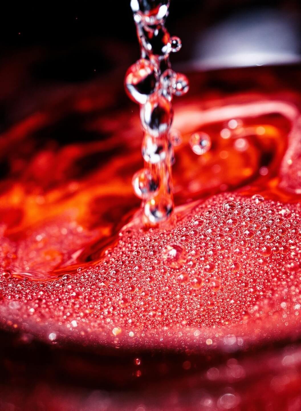 Close-up image showing the fizz effect of tiny bubbles in soda water mixing with Aperol-Prosecco